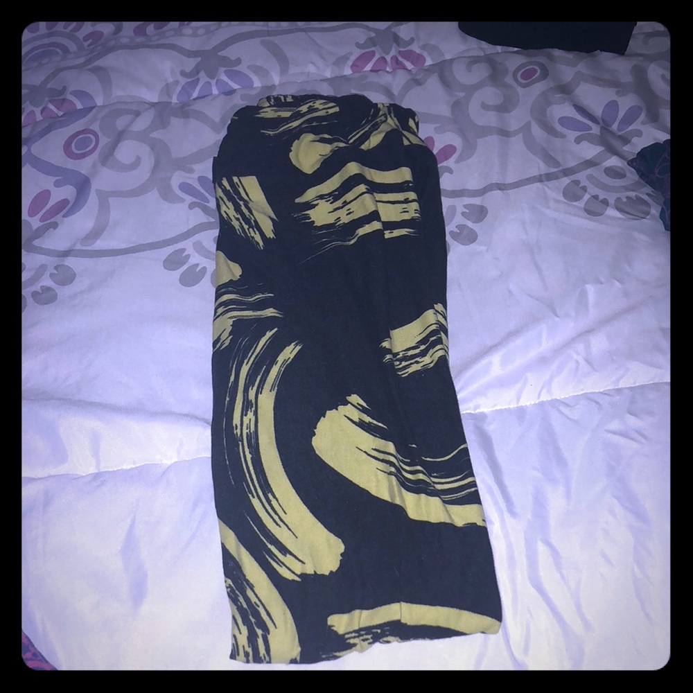 Lularoe OS black and yellow leggings